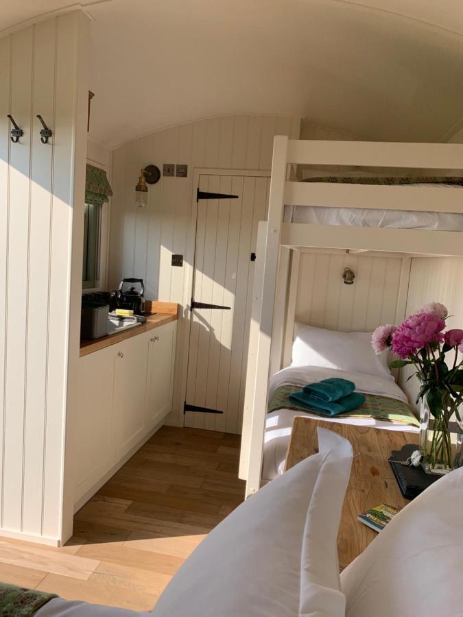 The Woolly Sheep Shepherd Huts Whitland Exterior photo